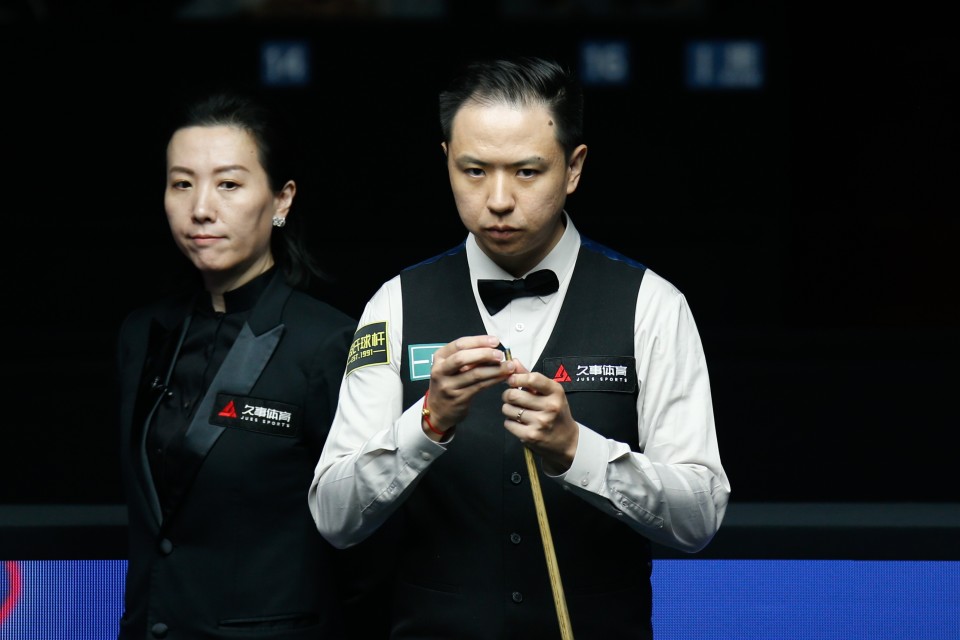 却透露出他 却透露出他